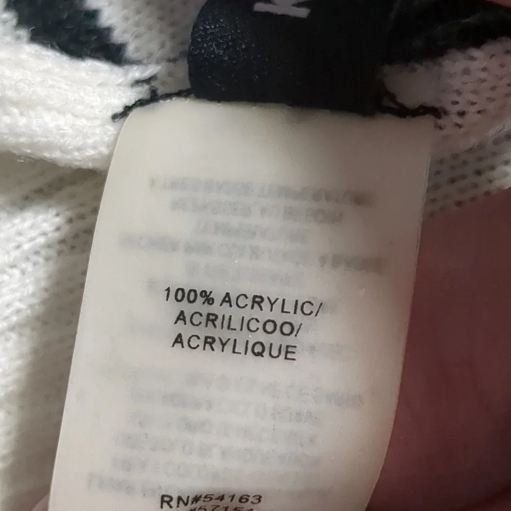 Karl Lagerfeld Paris Scarf‎ Black White Logo Knit Acrylic Reversible  70x10 EUC